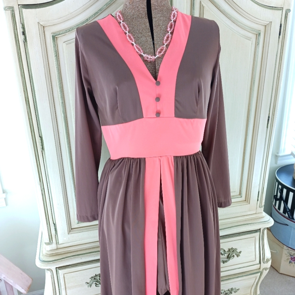 1960s VINTAGE COLORBLOCK MAXI LOUNGEWEAR W/ SHORTS!